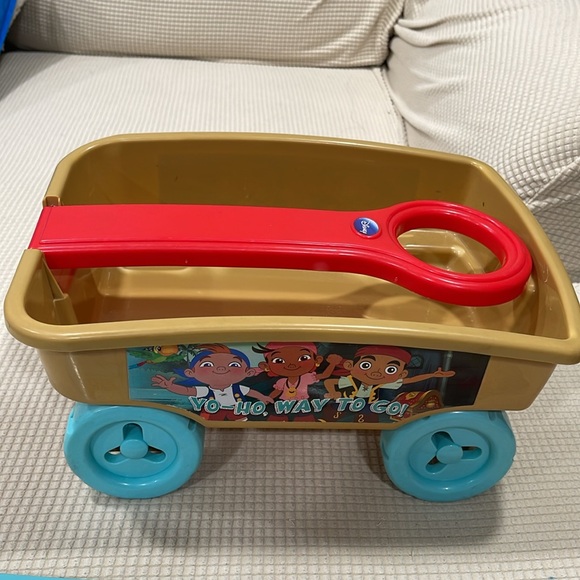 Jake the pirate books and wagon - Picture 2 of 6